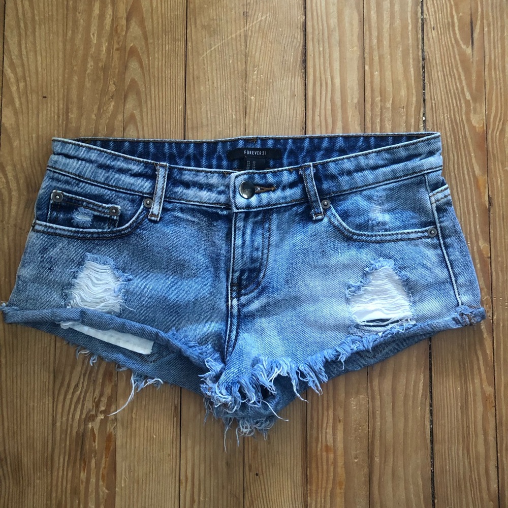 F21 distresses denim shorts